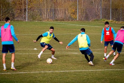 Intenso entrenamiento del CD Numancia. MARIO TEJEDOR (18)