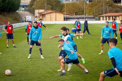 Intenso entrenamiento del CD Numancia. MARIO TEJEDOR (27)