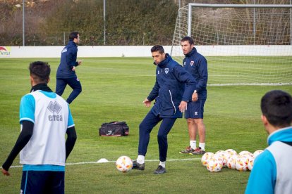 Intenso entrenamiento del CD Numancia. MARIO TEJEDOR (29)