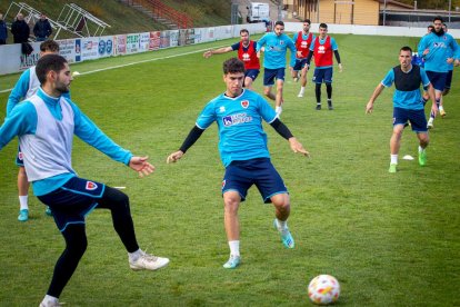 Intenso entrenamiento del CD Numancia. MARIO TEJEDOR (31)