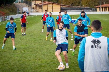 Intenso entrenamiento del CD Numancia. MARIO TEJEDOR (35)