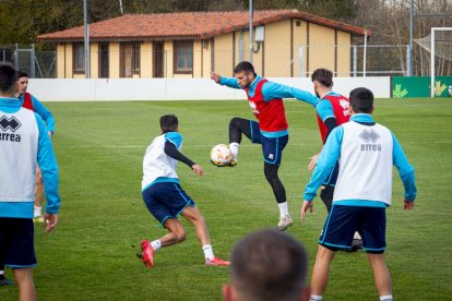 Intenso entrenamiento del CD Numancia. MARIO TEJEDOR (40)