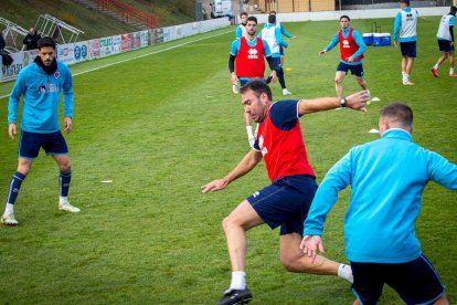 Intenso entrenamiento del CD Numancia. MARIO TEJEDOR (41)