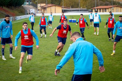 Intenso entrenamiento del CD Numancia. MARIO TEJEDOR (43)