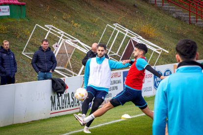 Intenso entrenamiento del CD Numancia. MARIO TEJEDOR (45)