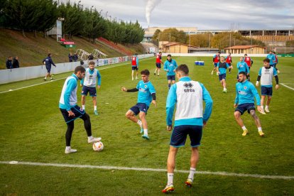 Intenso entrenamiento del CD Numancia. MARIO TEJEDOR (46)