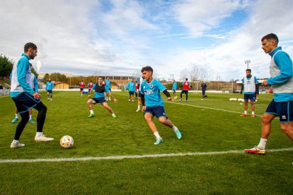 Intenso entrenamiento del CD Numancia. MARIO TEJEDOR (53)