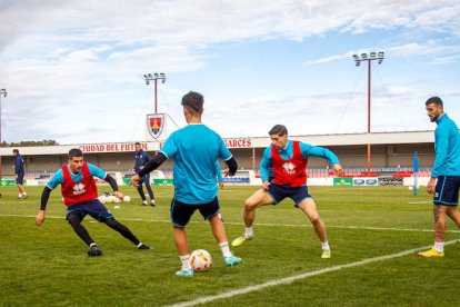Intenso entrenamiento del CD Numancia. MARIO TEJEDOR (54)