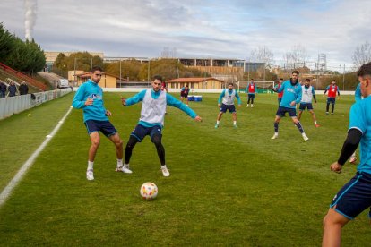 Intenso entrenamiento del CD Numancia. MARIO TEJEDOR (57)