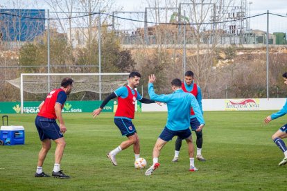 Intenso entrenamiento del CD Numancia. MARIO TEJEDOR (59)