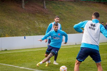 Intenso entrenamiento del CD Numancia. MARIO TEJEDOR (63)