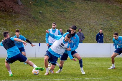 Intenso entrenamiento del CD Numancia. MARIO TEJEDOR (71)
