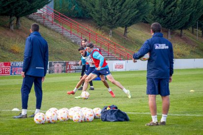 Intenso entrenamiento del CD Numancia. MARIO TEJEDOR (74)