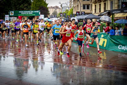 Momento de la salida del 5k en Mariano Granados. MARIO TEJEDOR