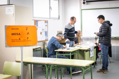 Imágenes de la jornada electoral del 28M durante la mañana.-GONZALO MONTESEGURO