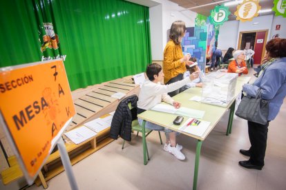 Imágenes de la jornada electoral del 28M durante la mañana.-GONZALO MONTESEGURO