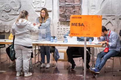 Imágenes de la jornada electoral del 28M durante la mañana.-GONZALO MONTESEGURO