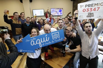 Premio Gordo de la Lotería de Navidad repartido por el Bar Los Álamos. HDS