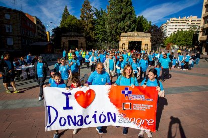 Marcha de la Hermandad de Donantes. MARIO TEJEDOR (11)