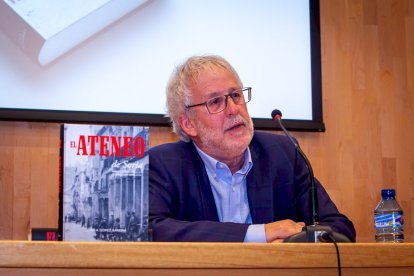 Presentación de El Ateneo de J.A. Gómez Barrera. MARIO  TEJEDOR (13)