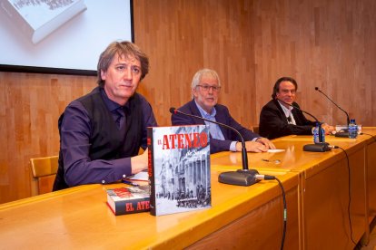 Presentación de El Ateneo de J.A. Gómez Barrera. MARIO  TEJEDOR