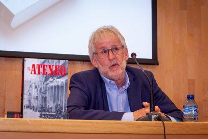 Presentación de El Ateneo de J.A. Gómez Barrera. MARIO  TEJEDOR