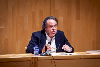 Presentación de El Ateneo de J.A. Gómez Barrera. MARIO  TEJEDOR