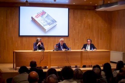 Presentación de El Ateneo de J.A. Gómez Barrera. MARIO  TEJEDOR