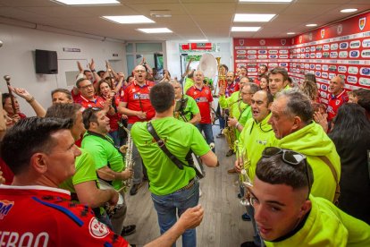 La afición respondió pero la permanencia no se pudo consumar. MARIO TEJEDOR