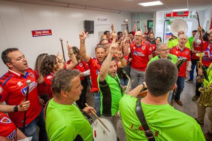 La afición respondió pero la permanencia no se pudo consumar. MARIO TEJEDOR