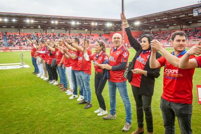 La afición respondió pero la permanencia no se pudo consumar. MARIO TEJEDOR