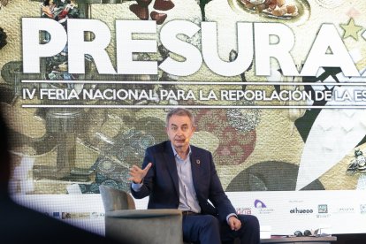 Zapatero interviniendo.-GONZALO MONTESEGURO