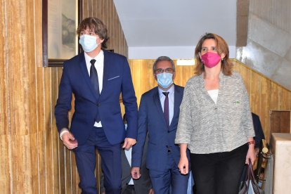 La ministra Teresa Ribera visitando el Ayuntamiento de la capital con el alcalde, Carlos Martínez.-HDS