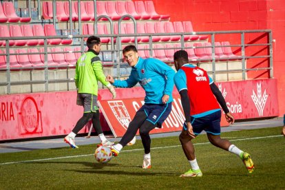 Primer entrenamiento de Zarzana con el CD Numancia. MARIO TEJEDOR (30)