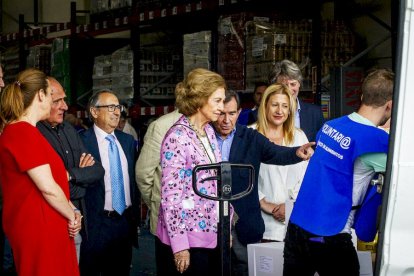 Visita de la Reina Dª Sofía al Banco de Alimentos de Soria.