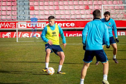 Primer entrenamiento de Zarzana con el CD Numancia. MARIO TEJEDOR (37)