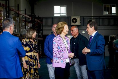 Visita de la Reina Dª Sofía al Banco de Alimentos de Soria.