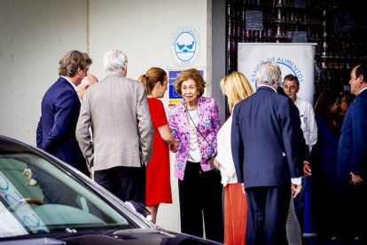Visita de la Reina Dª Sofía al Banco de Alimentos de Soria.