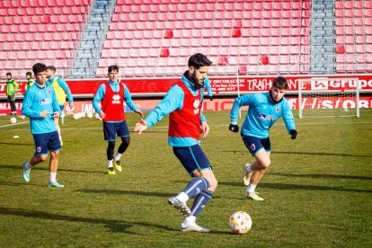 Primer entrenamiento de Zarzana con el CD Numancia. MARIO TEJEDOR (49)