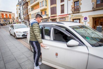 Viajeros en el transporte público. MARIO TEJEDOR (22)