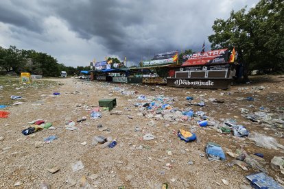 Basura en Valonsadero tras el Desencajonamiento. GONZALO MONTESEGURO
