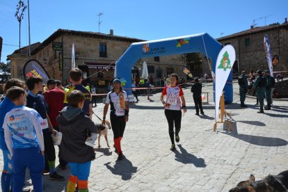 Molinos de Duero vibró con la última jornada del Nacional de orientación. RAQUEL FERNÁNDEZ