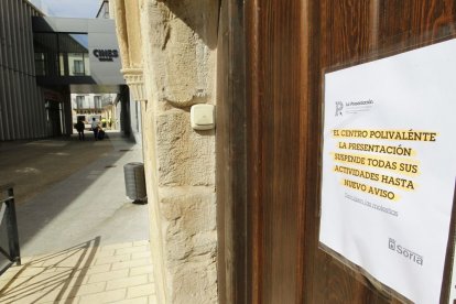 Edificios públicos cerrados y situación en la capital - Fotógrafo Luis Ángel Tejedor (22)