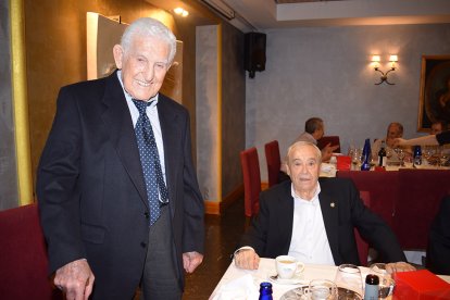 Eusebio Alcalde, sentado, junto a Jesús Borque.-HDS