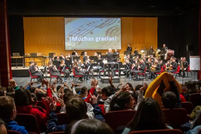Concierto didáctico de la Banda Municipal de Música. MARIO TEJEDOR (1)