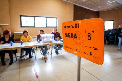 Votaciones en los pueblos para los ayuntamientos del mundo rural. MARIO TEJEDOR