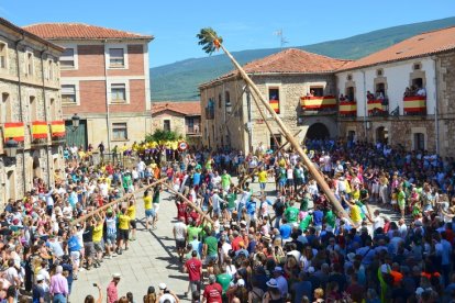 Fiestas de Vinuesa 2022, día de la Pingada del Mayo. RAQUEL FERNÁNDEZ