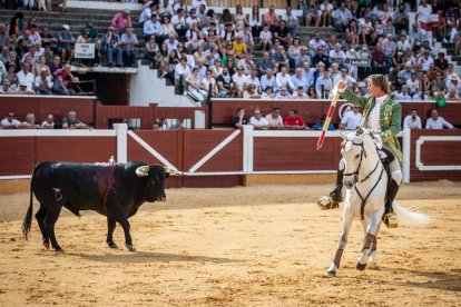 Corrida de rejones en la plaza de toros de Soria.-G. MONTESEGURO