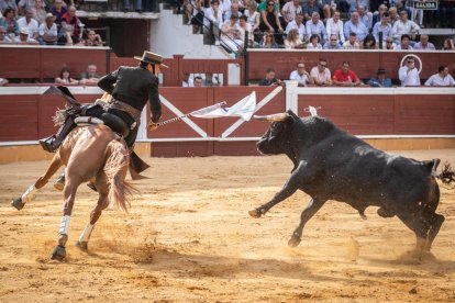 Corrida de rejones en la plaza de toros de Soria.-G. MONTESEGURO