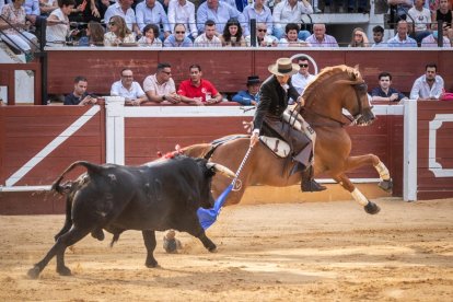 Corrida de rejones en la plaza de toros de Soria.-G. MONTESEGURO